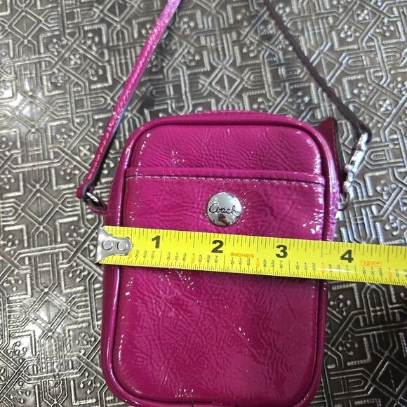 🐢 Coach Pink Patent leather camera bag!! - Picture 5 of 11